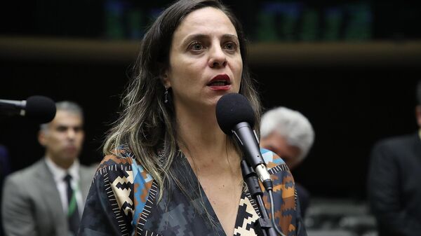Deputada Fernanda Melchionna (PSOL-RS) durante discussão e votação de propostas na Câmara, 26 de março de 2024 - Sputnik Brasil