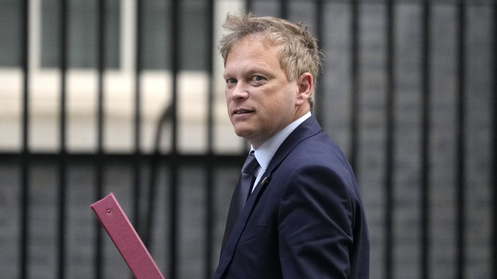 O ex-secretário de Energia britânico Grant Shapps, agora secretário de Defesa, em frente ao nº10 de Downing Street, 17 de janeiro de 2023 - Sputnik Brasil, 1920, 04.04.2024