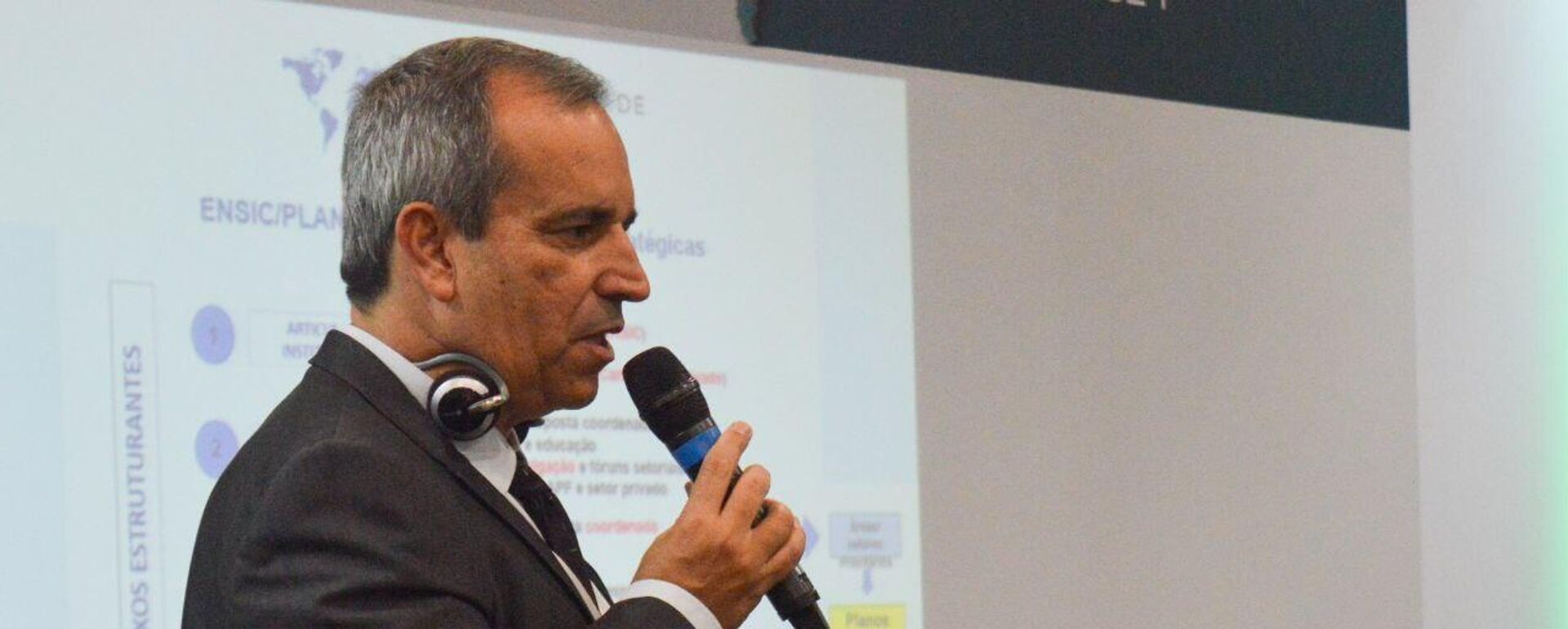 O secretário-executivo do Gabinete de Segurança Institucional (GSI) do governo Luiz Inácio Lula da Silva, general Ivan de Sousa Corrêa Filho, durante a feira LAAD Security & Defence 2024, em São Paulo (SP), em 4 de abril - Sputnik Brasil, 1920, 04.04.2024