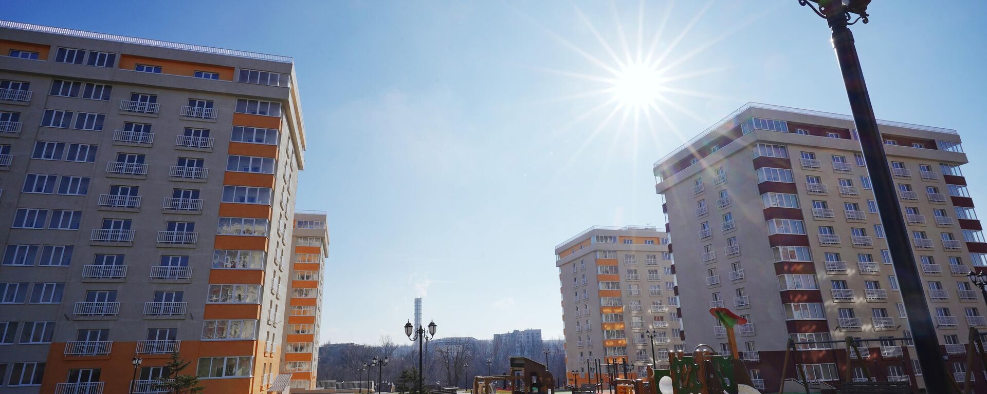 Novos prédios residenciais em Mariupol, foto publicada em 12 de março de 2024 - Sputnik Brasil, 1920, 30.09.2025