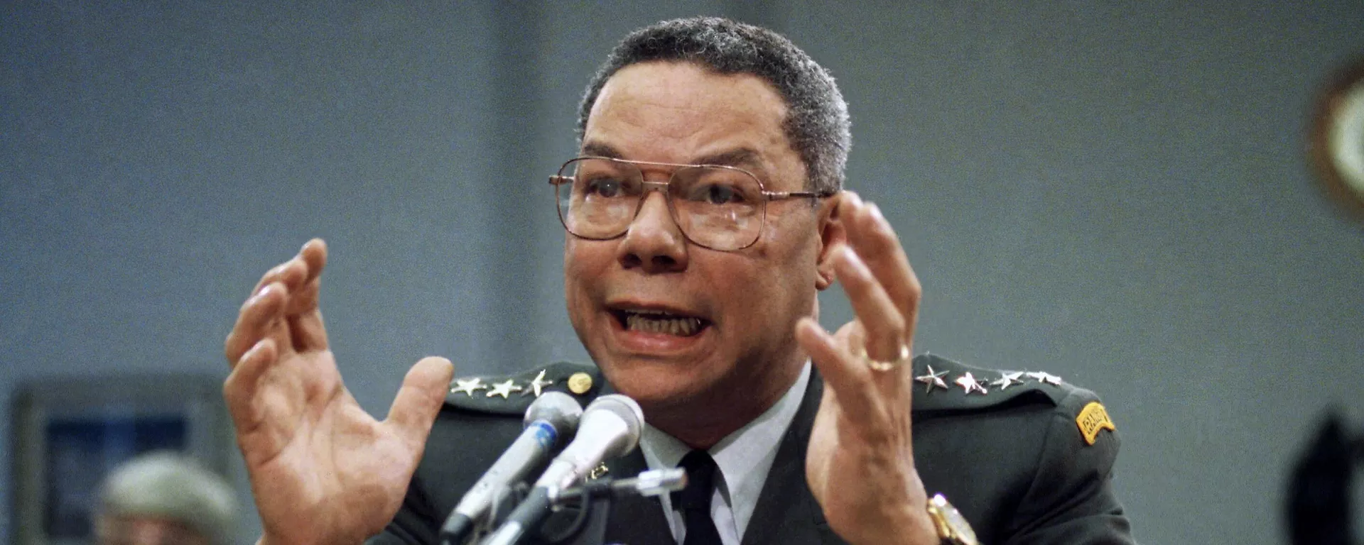 Colin Powell no Capitólio, em Washington, em um subcomitê de Serviços Armados da Câmara. EUA, 25 de setembro de 1991 - Sputnik Brasil, 1920, 05.04.2024