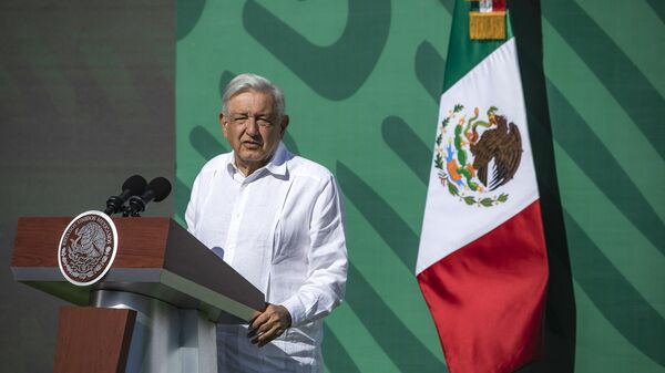 O presidente mexicano, Andrés Manuel López Obrador, fala durante sua coletiva de imprensa matinal diária, em Mazatlán, estado de Sinaloa. México, 8 de abril de 2024 - Sputnik Brasil