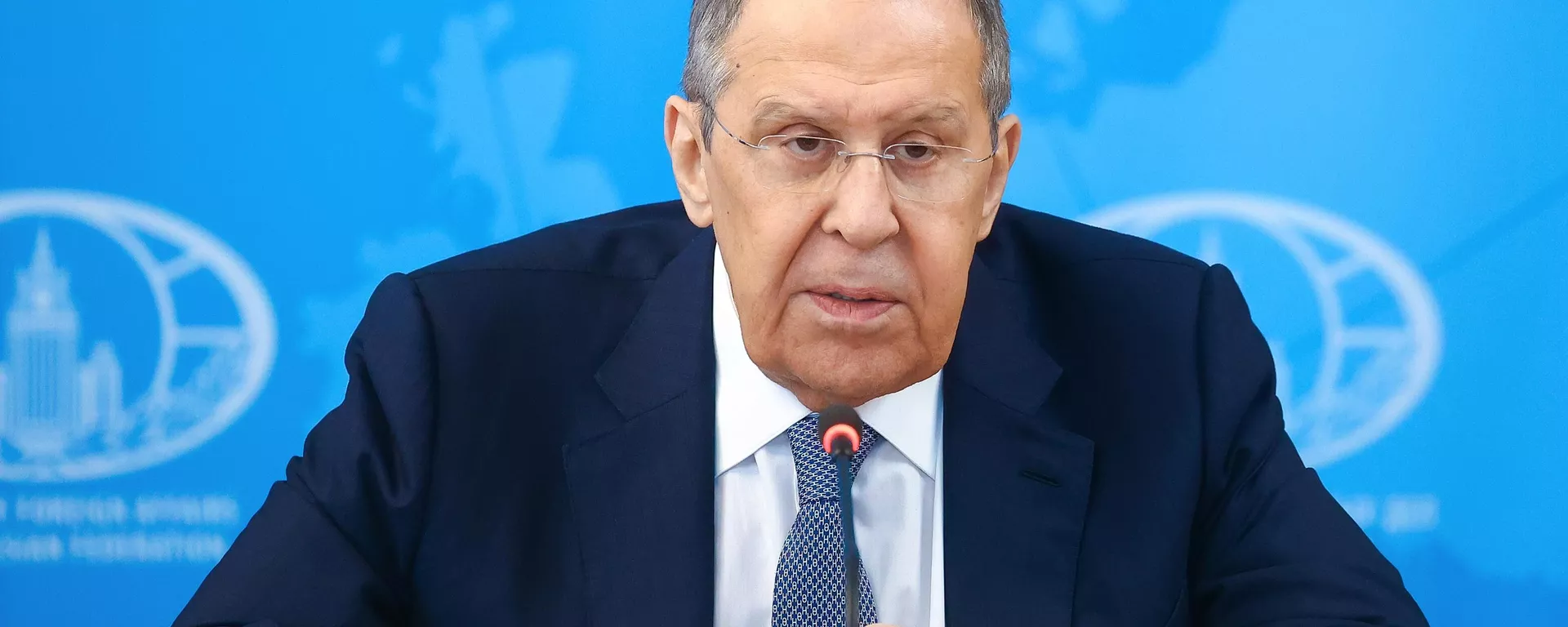 Sergei Lavrov, ministro das Relações Exteriores russo, durante reunião com representantes dos comitês de relações exteriores dos parlamentos dos Estados-membros do BRICS no centro de imprensa do Ministério das Relações Exteriores do país, em Moscou, Rússia, 11 de abril de 2024 - Sputnik Brasil, 1920, 12.05.2024