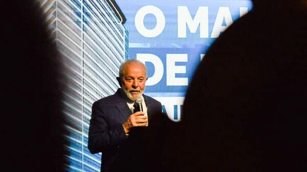 O presidente Luiz Inácio Lula da Silva discursa durante evento que anunciou R$ 125 bilhões em investimentos no setor automobilístico do Brasil até 2028. São Paulo, 12 de abril de 2024 - Sputnik Brasil