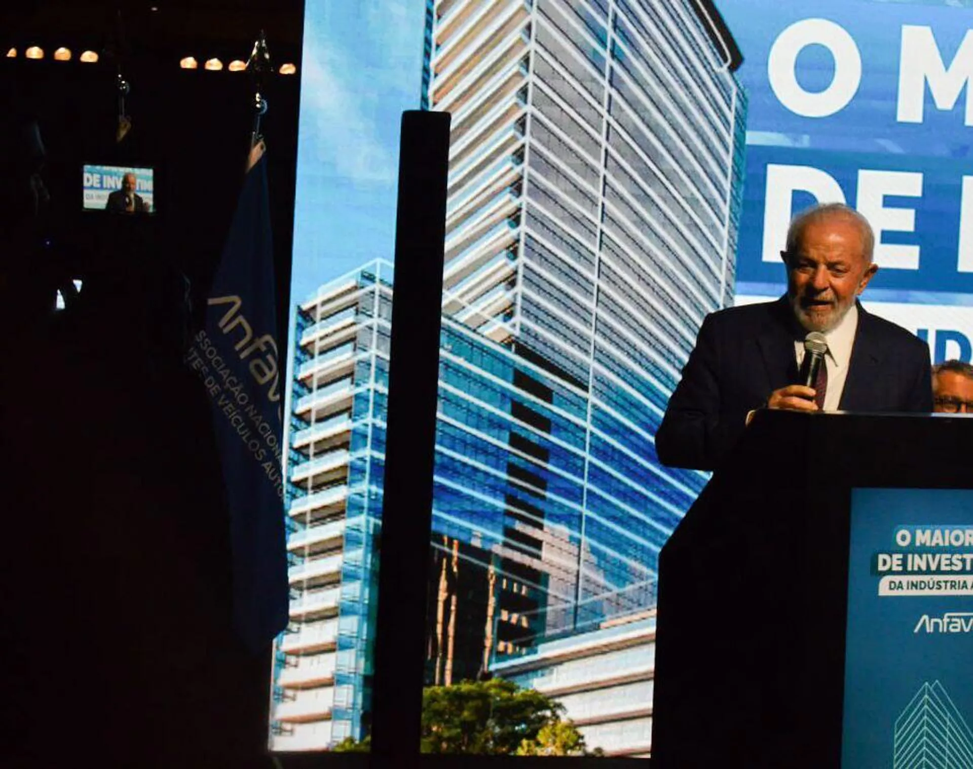 O presidente Luiz Inácio Lula da Silva discursa durante evento que anunciou R$ 125 bilhões em investimentos no setor automobilístico do Brasil até 2028. São Paulo (SP), 12 de abril de 2024 - Sputnik Brasil, 1920, 15.05.2024