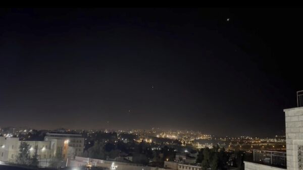Mísseis interceptadores são lançados ao céu em Jerusalém. Israel, 14 de abril de 2024 - Sputnik Brasil