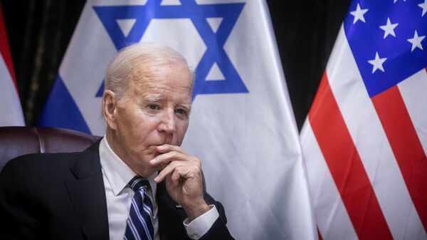 O presidente dos EUA, Joe Biden, durante reunião com o primeiro-ministro israelense, Benjamin Netanyahu, para discutir a guerra entre Israel e o Hamas, em Tel Aviv, Israel, em 18 de outubro de 2023 - Sputnik Brasil
