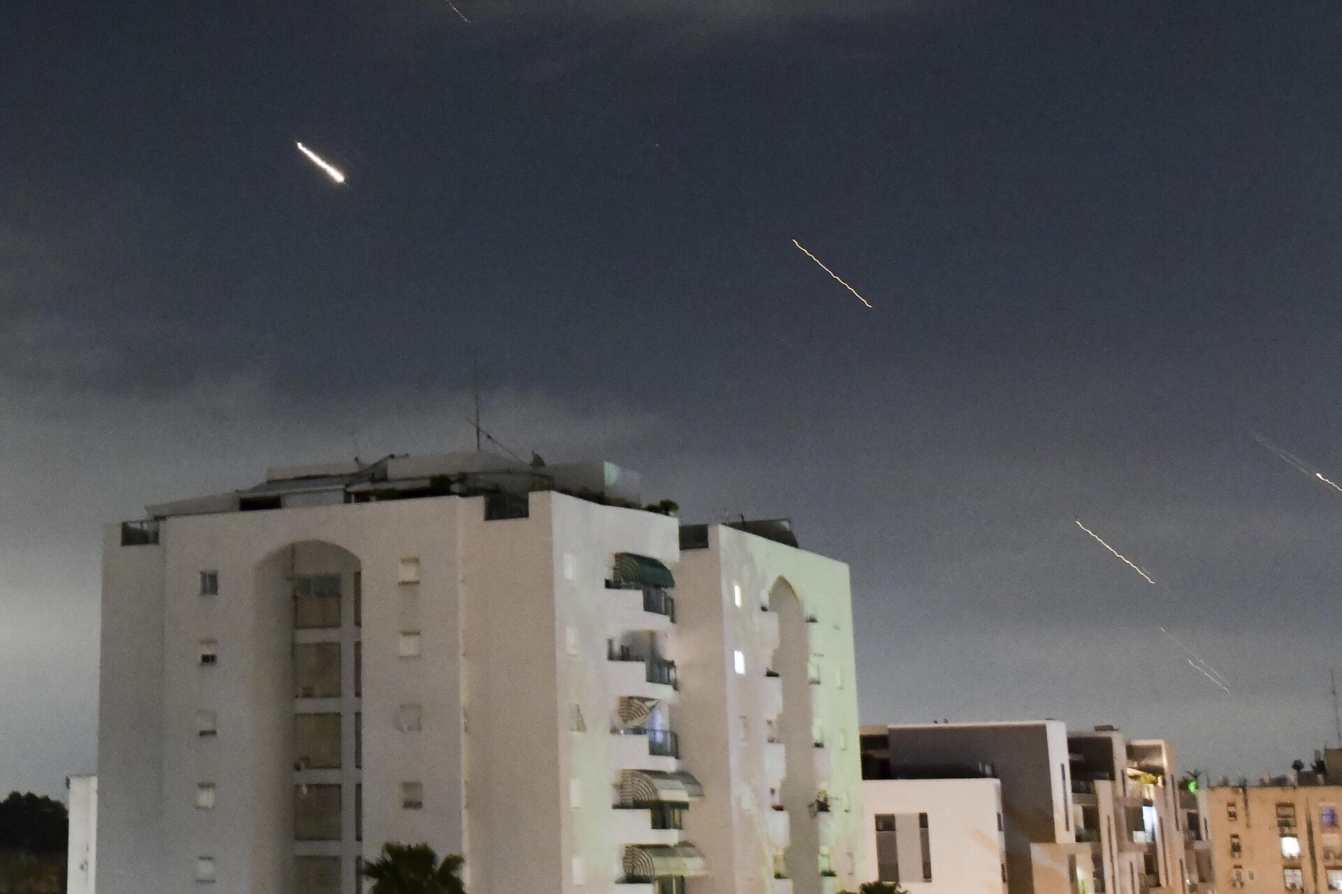 A Cúpula de Ferro, sistema de defesa aérea israelense, é acionada para interceptar mísseis disparados do Irã, no centro de Israel, em 14 de abril de 2024 (foto de arquivo) - Sputnik Brasil, 1920, 15.04.2024