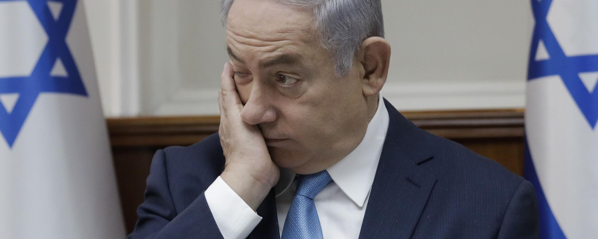 O primeiro-ministro israelense, Benjamin Netanyahu, participa de uma reunião de gabinete em Jerusalém, 3 de janeiro de 2018 - Sputnik Brasil, 1920, 17.04.2024