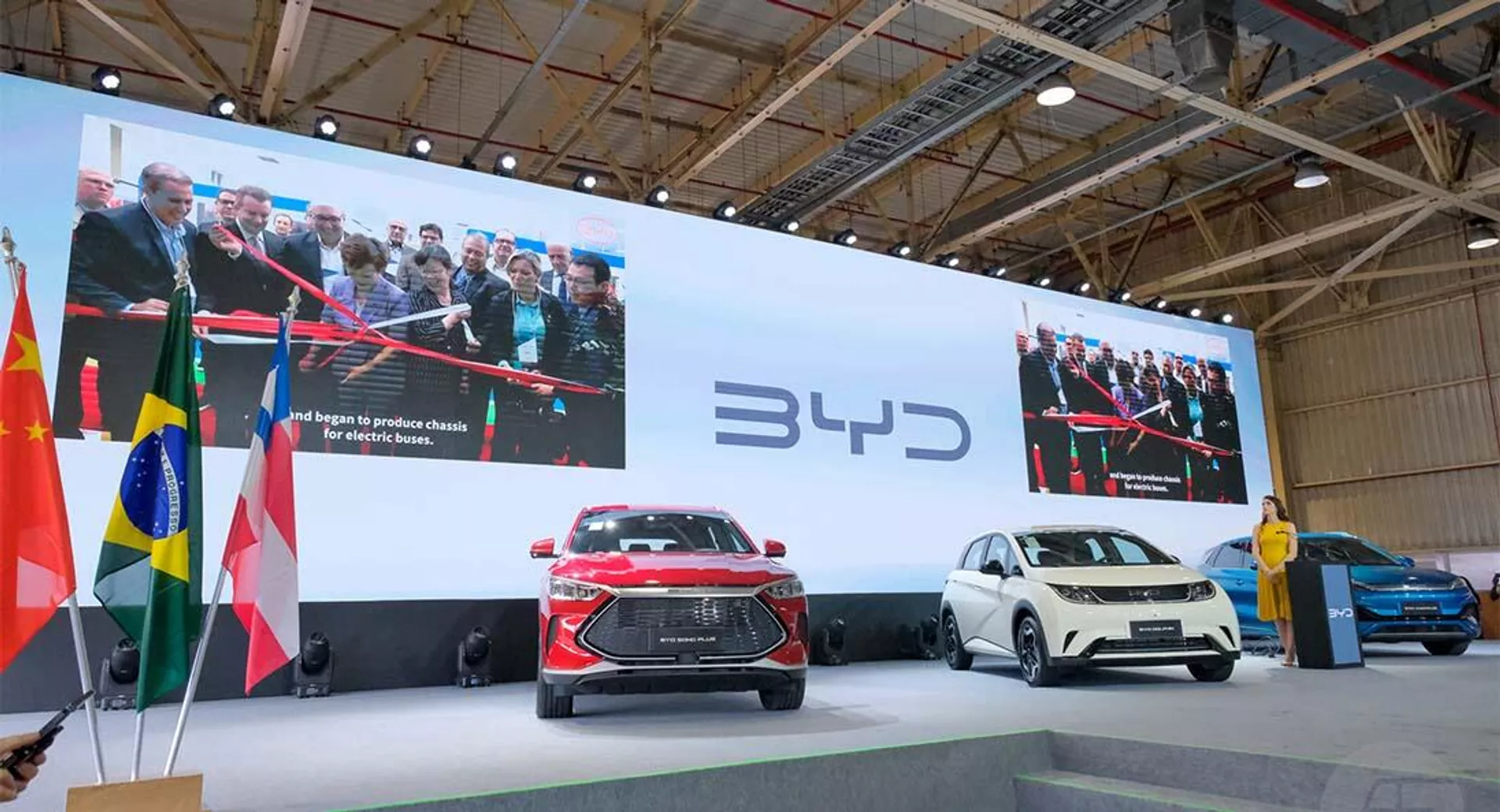 Veículos da BYD apresentados durante evento de lançamento da pedra fundamental do complexo industrial da montadora em Camaçari (BA), em 10 de outubro de 2023 - Sputnik Brasil, 1920, 30.08.2024