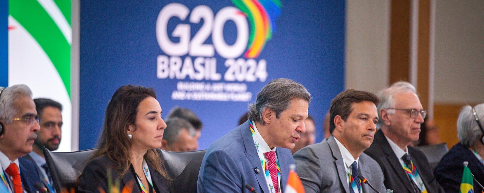 Ao centro, o ministro da Fazenda, Fernando Haddad discursa no encontro da trilha financeira do G20, em 18 de abril de 2024 - Sputnik Brasil, 1920, 12.07.2024