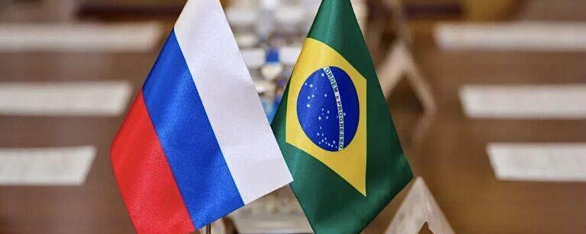 Bandeiras da Rússia e Brasil, lado a lado. - Sputnik Brasil, 1920, 23.05.2024