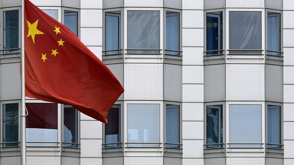 Bandeira chinesa em frente ao prédio da Embaixada da China em Berlim. Alemanha, 22 de abril de 2024 - Sputnik Brasil