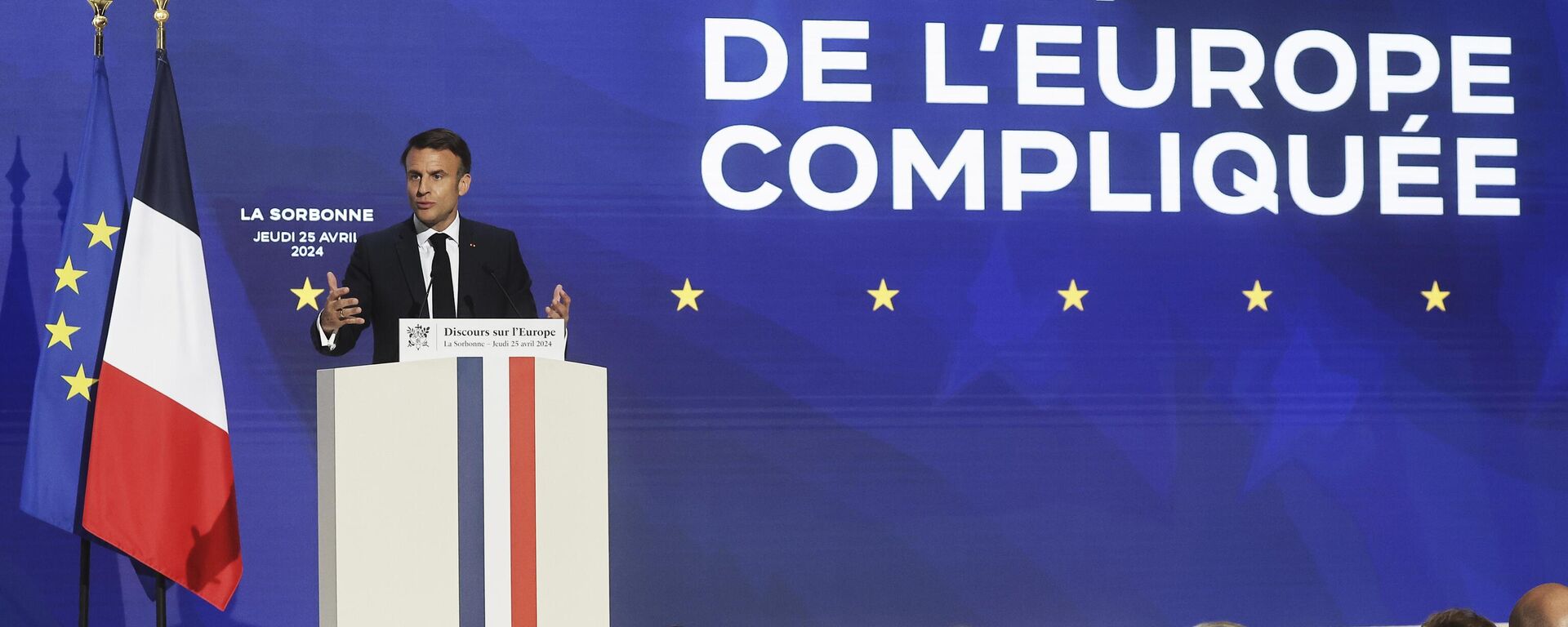 O presidente francês, Emmanuel Macron, faz um discurso sobre a Europa no anfiteatro da Universidade Sorbonne, quinta-feira, 25 de abril, em Paris. 2024 - Sputnik Brasil, 1920, 25.04.2024