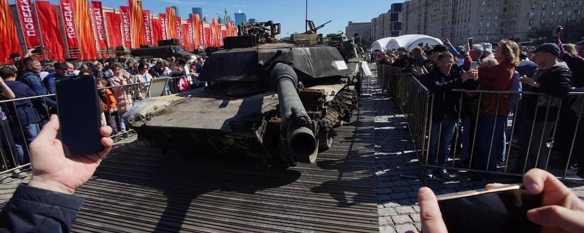 Tanque M1A1 Abrams dos EUA é exibido na colina de Poklonnaya em Moscou - Sputnik Brasil, 1920, 01.05.2024