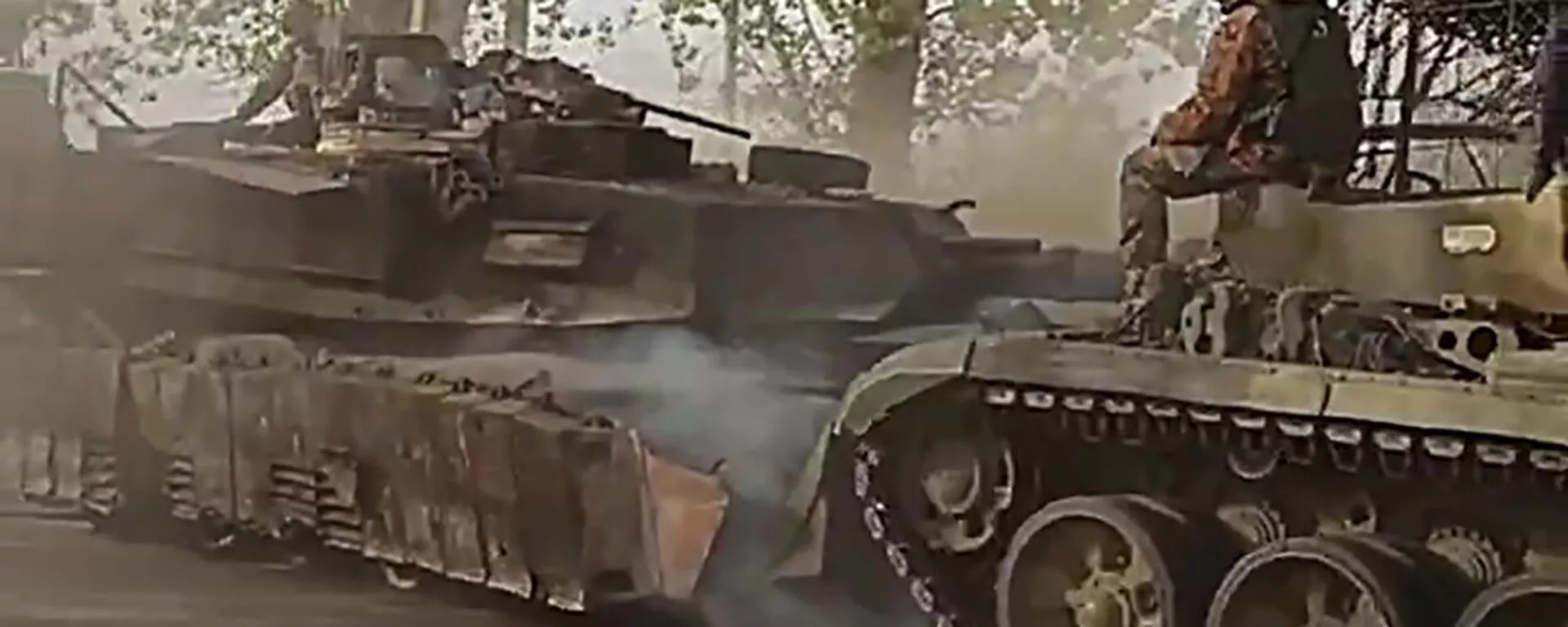 Militares russos retiram um tanque Abrams da área do front de Avdeevka. Imagem de vídeo fornecido pelo Ministério da Defesa da Rússia - Sputnik Brasil, 1920, 07.05.2024