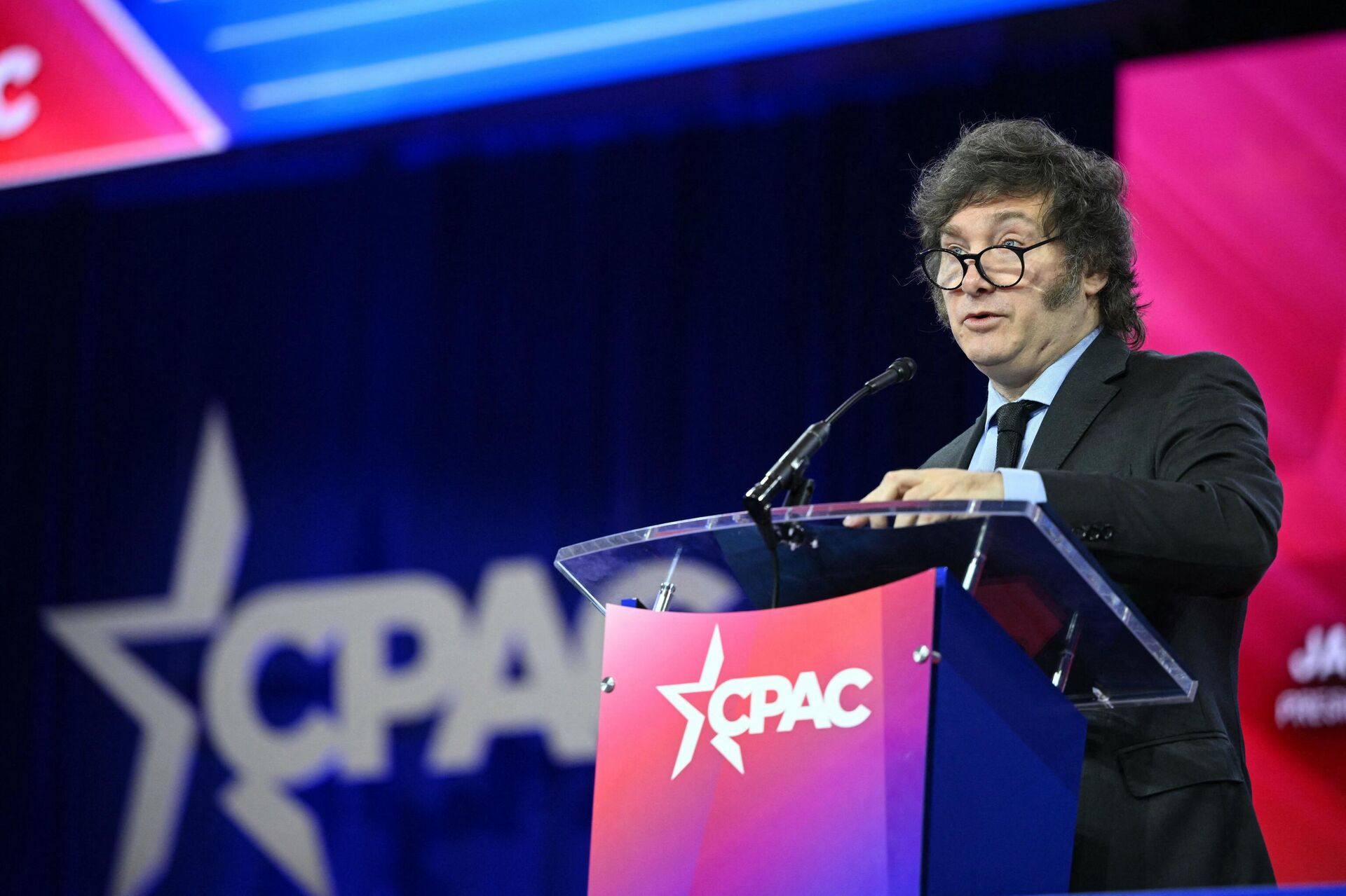 O presidente argentino Javier Milei fala durante a reunião anual da Conferência de Ação Política Conservadora (CPAC) em National Harbor, Maryland, EUA em 24 de fevereiro de 2024 - Sputnik Brasil, 1920, 03.05.2024