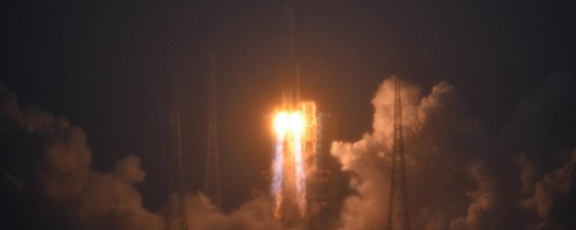 Foguete transportando a sonda Chang'e-6 decola de sua plataforma de lançamento na Base de Lançamento Espacial de Wenchang, na província de Hainan, no sul da China, em 3 de maio de 2024 - Sputnik Brasil, 1920, 01.06.2024