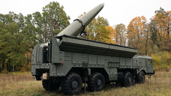 O sistema de mísseis balísticos 9K720 Iskander-M participa de exercícios de lançamento eletrônico conduzidos pela Frota do Báltico na região de Kaliningrado, na Rússia - Sputnik Brasil