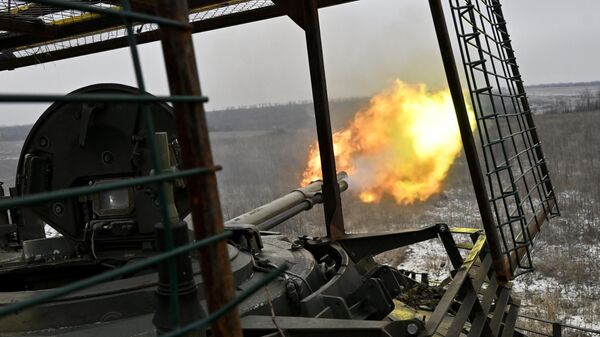 Ucrânia bombardeia base petrolífera em Lugansk e deixa pelo menos 5 feridos