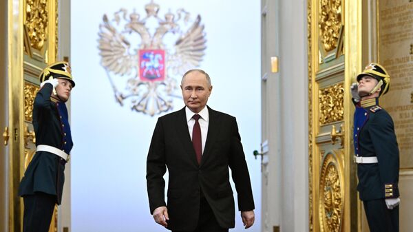 O presidente eleito da Rússia, Vladimir Putin, antes da cerimônia de posse no Kremlin - Sputnik Brasil