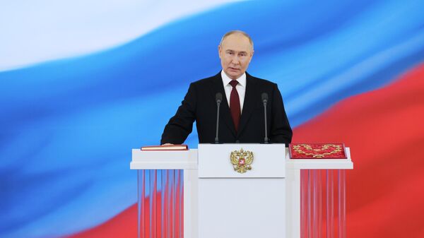O presidente eleito da Rússia, Vladimir Putin, na cerimônia de tomada de posse no Kremlin	 - Sputnik Brasil