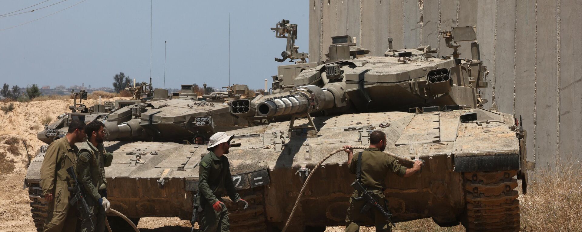 Tanques do Exército israelense tomam posição no sul de Israel, perto da fronteira com a Faixa de Gaza, em 7 de maio de 2024 - Sputnik Brasil, 1920, 07.05.2024