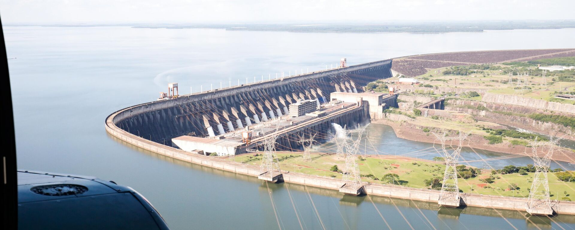 A Usina Hidrelétrica de Itaipu, as obras da Ponte da Integração Brasil-Paraguai e as Cataratas do Iguaçu - Sputnik Brasil, 1920, 07.05.2024