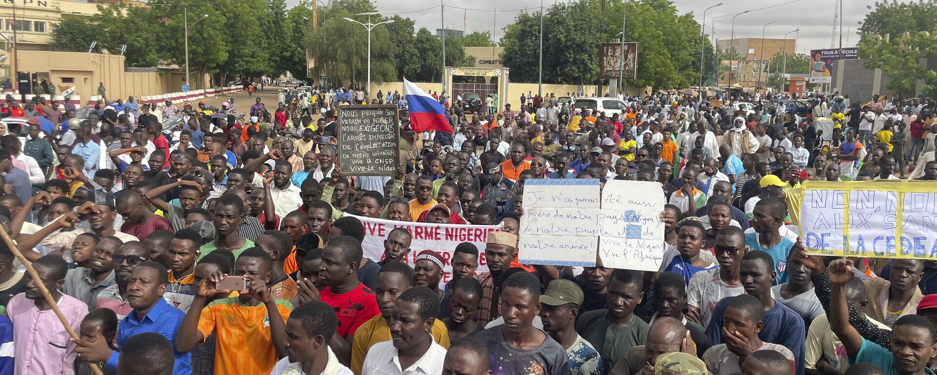 Apoiadores da junta governante do Níger se reúnem para um protesto convocado para lutar pela liberdade do país e combater a interferência estrangeira, em Niamey, Níger, em 3 de agosto de 2023 - Sputnik Brasil, 1920, 08.05.2024