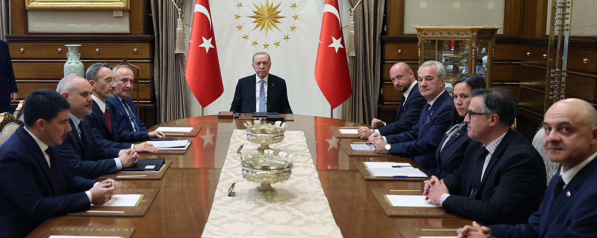 O presidente da Turquia, Recep Tayyip Erdogan, o chefe da Segurança Nacional da Polônia, Jacek Siewiera, e o conselheiro de Segurança Nacional da Romênia, Ion Oprisor, em Ancara. Turquia, 8 de maio de 2024 - Sputnik Brasil, 1920, 08.05.2024