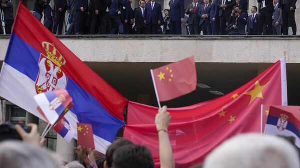 Presidente da China Xi Jinping é recepcionado pelo homólogo Aleksandar Vucic durante visita à Sérvia. Belgrado, 8 de maio de 2024 - Sputnik Brasil