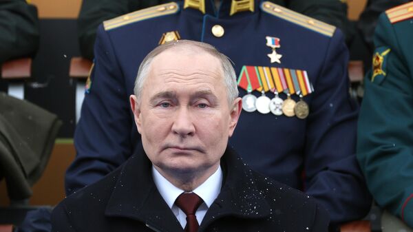 Presidente da Rússia, Vladimir Putin, discursa durante a Parada da Vitória no 79º aniversário da Vitória na Praça Vermelha em Moscou, 9 de maio de 2024 - Sputnik Brasil