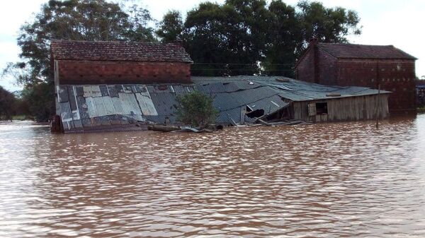No Rio Grande do Sul, enchente invade casas após fortes chuvas registradas desde o fim de abril, causando um rastro de destruição - Sputnik Brasil