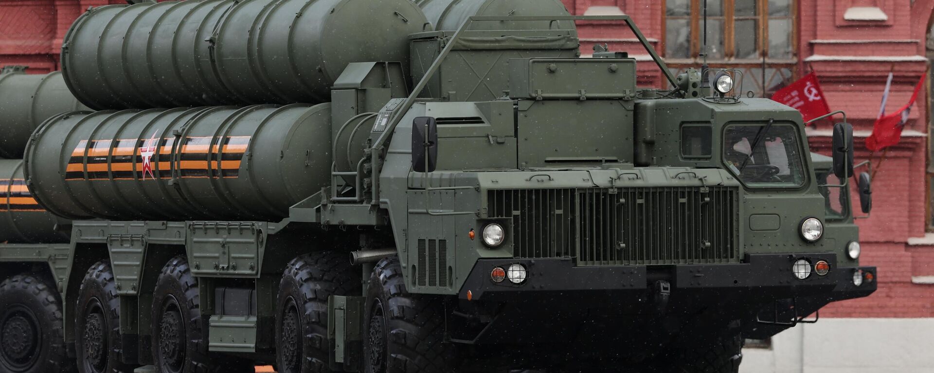 Sistema de mísseis antiaéreos S-400 durante parada militar da Praça Vermelha em homenagem ao 79º aniversário da vitória na Grande Guerra pela Pátria (parte da Segunda Guerra Mundial, compreendida entre 22 de junho de 1941 e 9 de maio Grande Guerra pela Pátria de 1945, e limitada às hostilidades entre a União Soviética e a Alemanha nazista e seus aliados), 9 de maio de 2024, Moscou, Rússia - Sputnik Brasil, 1920, 10.05.2025