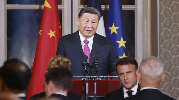 O presidente chinês Xi Jinping fala durante um brinde em um jantar de Estado, no Palácio do Eliseu, em Paris, 6 de maio de 2024 - Sputnik Brasil