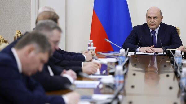 Mikhail Mishustin, chefe do governo da Rússia, durante reunião com os vice-primeiros-ministros russos, 2 de maio de 2024. - Sputnik Brasil
