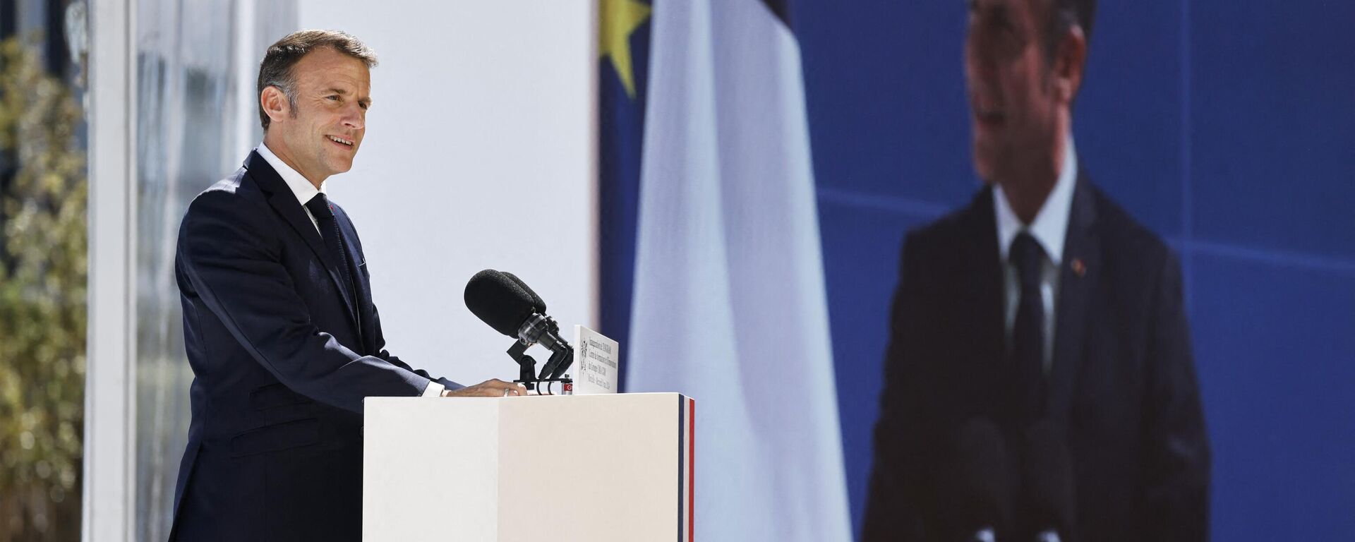 Emmanuel Macron, presidente da França, discursa durante cerimônia de inauguração do centro de treinamento e inovação para logística sustentável e profissões de navegação TANGRAM em Marselha, França, 8 de maio de 2024 - Sputnik Brasil, 1920, 12.05.2024