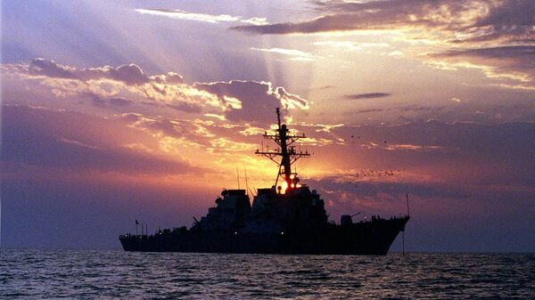 Arquivo: o destróier de mísseis guiados USS Carney patrulha as águas do golfo Pérsico - Sputnik Brasil