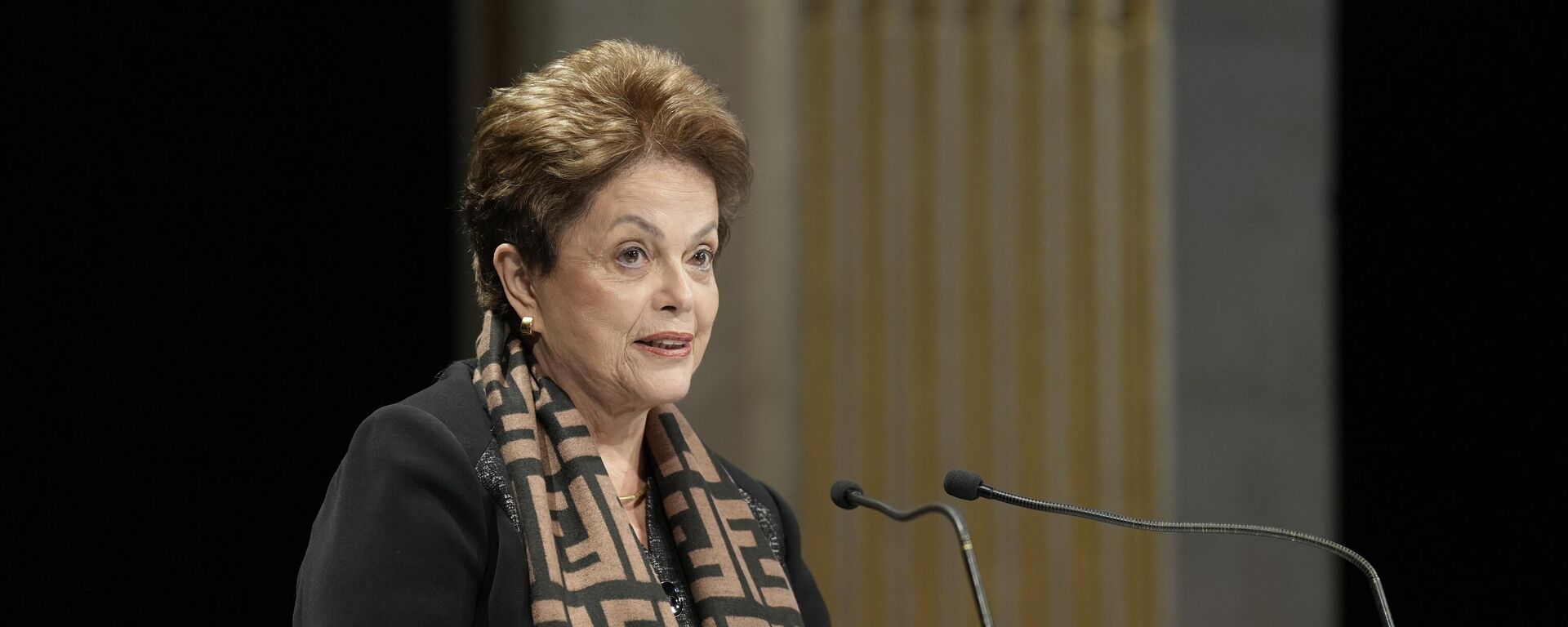 Dilma Rousseff, presidente do Novo Banco de Desenvolvimento (NBD), durante o evento do Dia Internacional da Mulher na Prefeitura de Paris, em 8 de março de 2024 - Sputnik Brasil, 1920, 14.05.2024