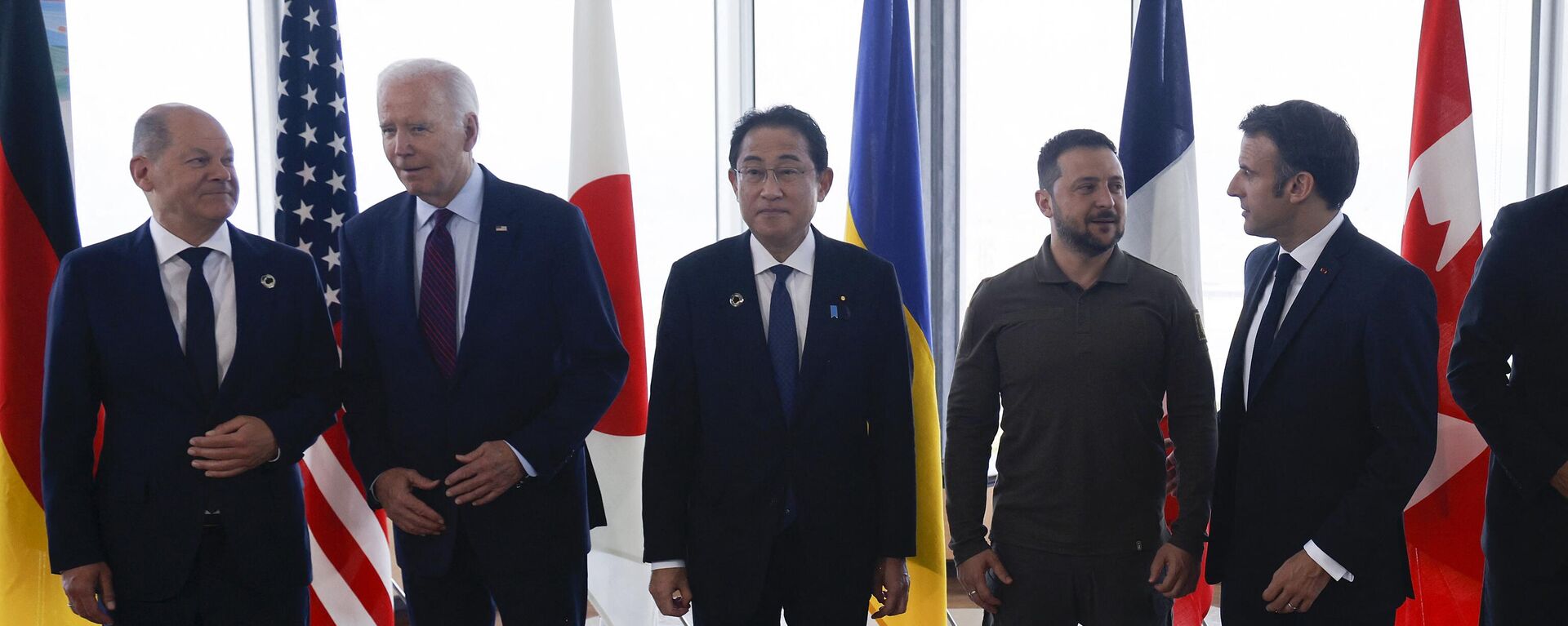 O chanceler da Alemanha, Olaf Scholz; o presidente dos EUA, Joe Biden; o primeiro-ministro do Japão, Fumio Kishida; o presidente da Ucrânia, Vladimir Zelensky; e o presidente da França, Emmanuel Macron, posam para uma foto de família durante a Cúpula dos Líderes do G7. Hiroshima, 21 de maio de 2023 - Sputnik Brasil, 1920, 14.05.2024