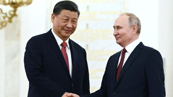 O presidente russo, Vladimir Putin (D), se encontra com o presidente da China, Xi Jinping, no Kremlin, em Moscou, 21 de março de 2023 - Sputnik Brasil