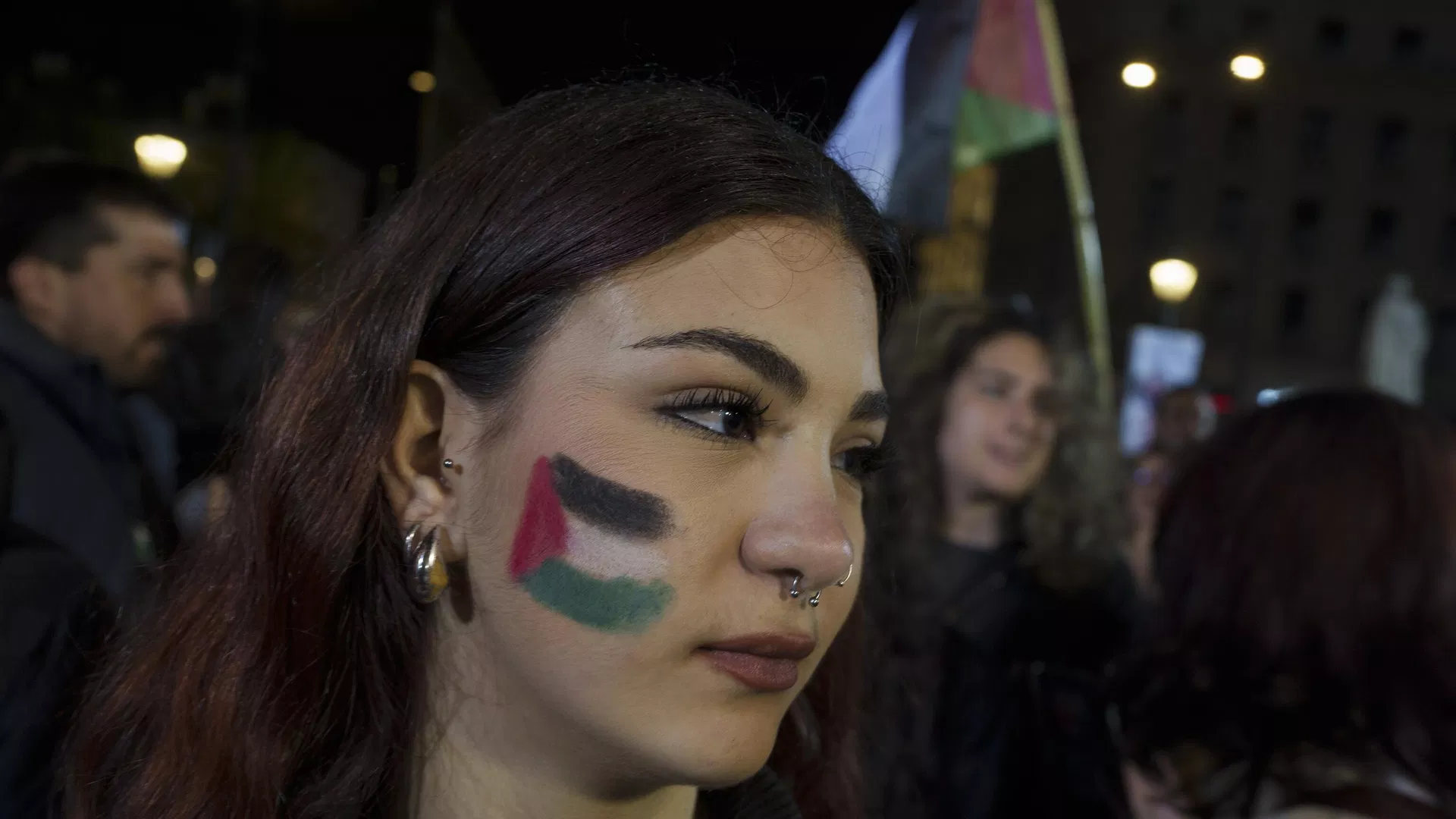 Estudantes participam de um protesto em frente à reitoria da Universidade de Atenas, 13 de maio de 2024 - Sputnik Brasil, 1920, 15.05.2024