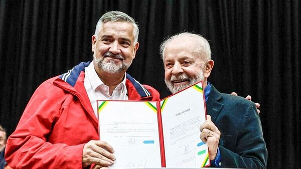 Presidente Lula assinou medida provisória que cria secretaria para centralizar esforços federais no Rio Grande do Sul; Paulo Pimenta será o titular. Brasil, maio de 2024 - Sputnik Brasil