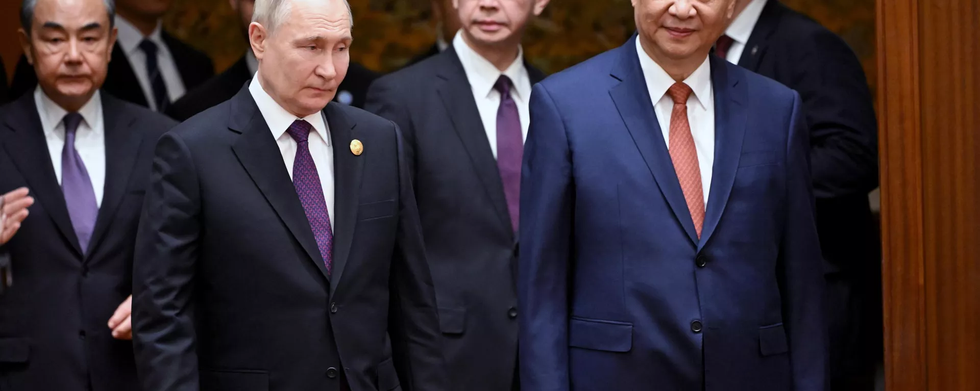 Vladimir Putin, presidente da Rússia, se reúne com seu homólogo chinês Xi Jinping no Salão do Povo em Pequim, China, 16 de maio de 2024 - Sputnik Brasil, 1920, 16.05.2024