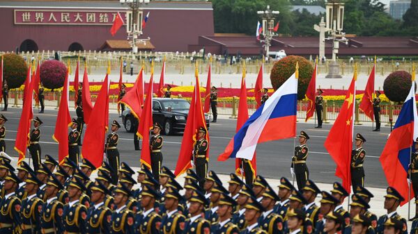Guardas de honra durante reunião oficial entre Vladimir Putin, presidente da Rússia, e Xi Jinping, presidente chinês, na Grande Salão do Povo na Praça Tiananmen, em Pequim, China, 16 de maio de 2024 - Sputnik Brasil