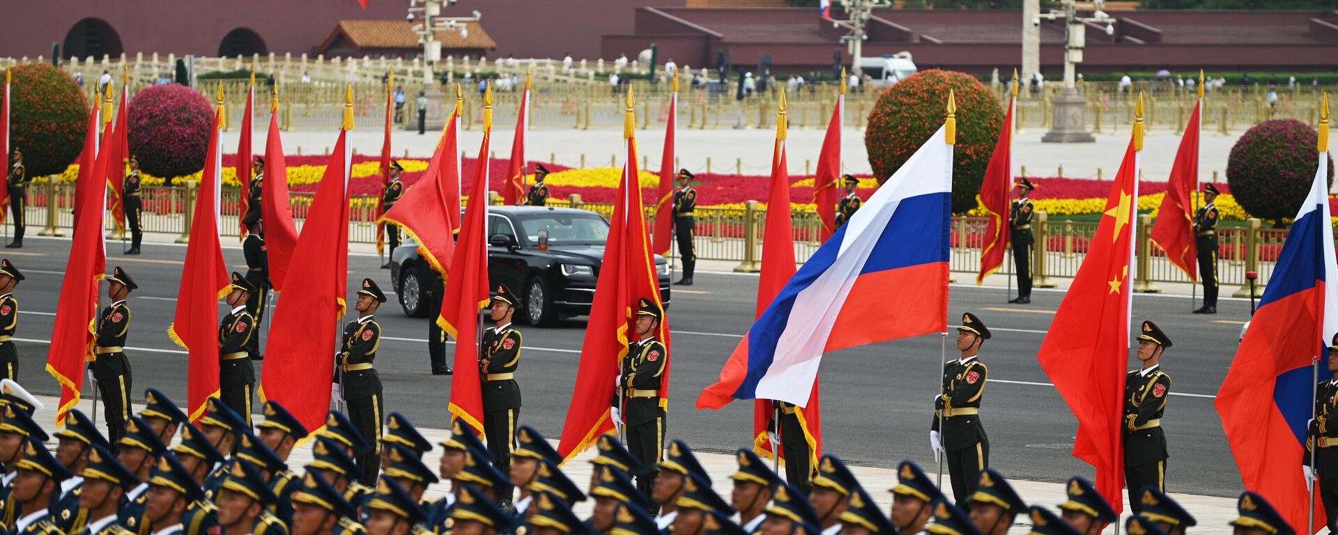 Guardas de honra durante reunião oficial entre Vladimir Putin, presidente da Rússia, e Xi Jinping, presidente chinês, na Grande Salão do Povo na Praça Tiananmen, em Pequim, China, 16 de maio de 2024 - Sputnik Brasil, 1920, 16.05.2024