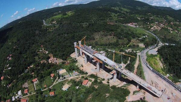 Trecho em obras para a construção de novo viaduto na BR-381 para a duplicação da rodovia. Minas Gerais, 20 de junho de 2018 - Sputnik Brasil