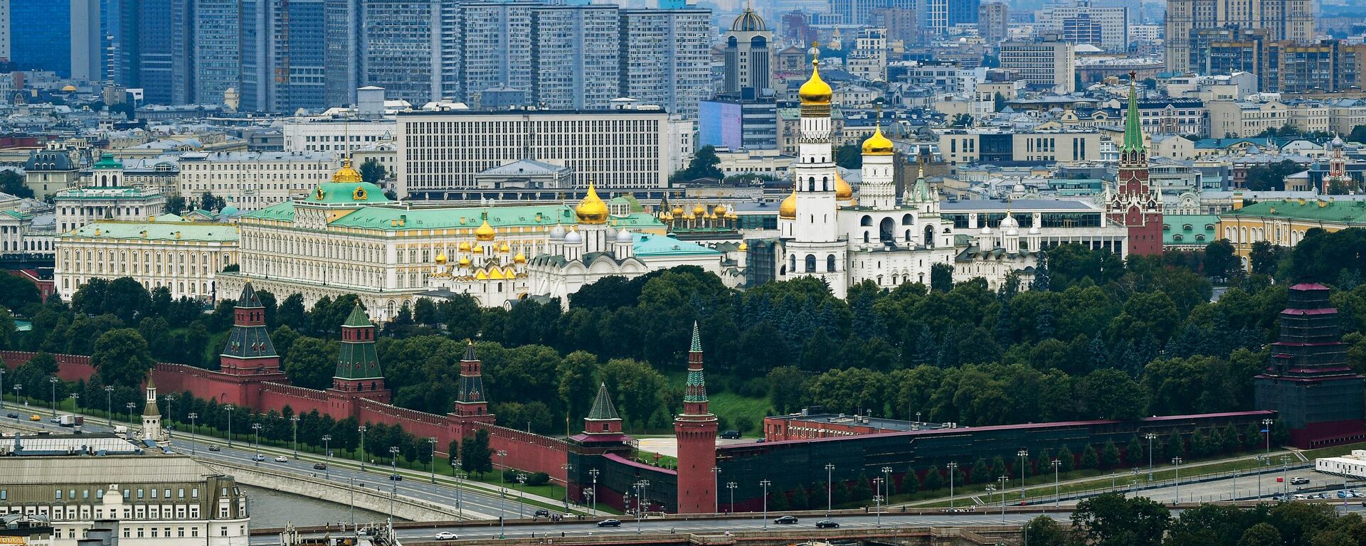 O Kremlin de Moscou, o rio Moskva e a ponte Bolshoi Moskvoretsky - Sputnik Brasil, 1920, 02.07.2024
