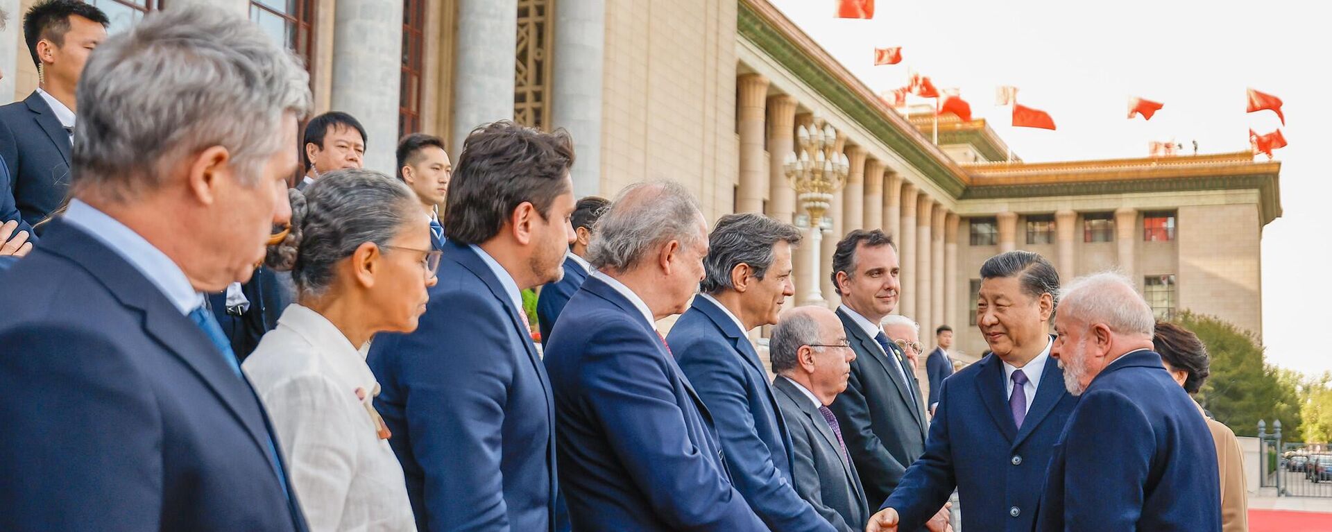 Presidente da República Popular da China, Xi Jinping recebe os cumprimentos do Ministro de Estado da Fazenda, Fernando Haddad em Cerimônia Oficial de Recepção - Pequim, 14 de abril de 2023 - Sputnik Brasil, 1920, 23.05.2024