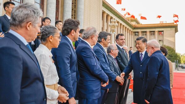 Presidente da República Popular da China, Xi Jinping recebe os cumprimentos do Ministro de Estado da Fazenda, Fernando Haddad em Cerimônia Oficial de Recepção - Pequim, 14 de abril de 2023 - Sputnik Brasil